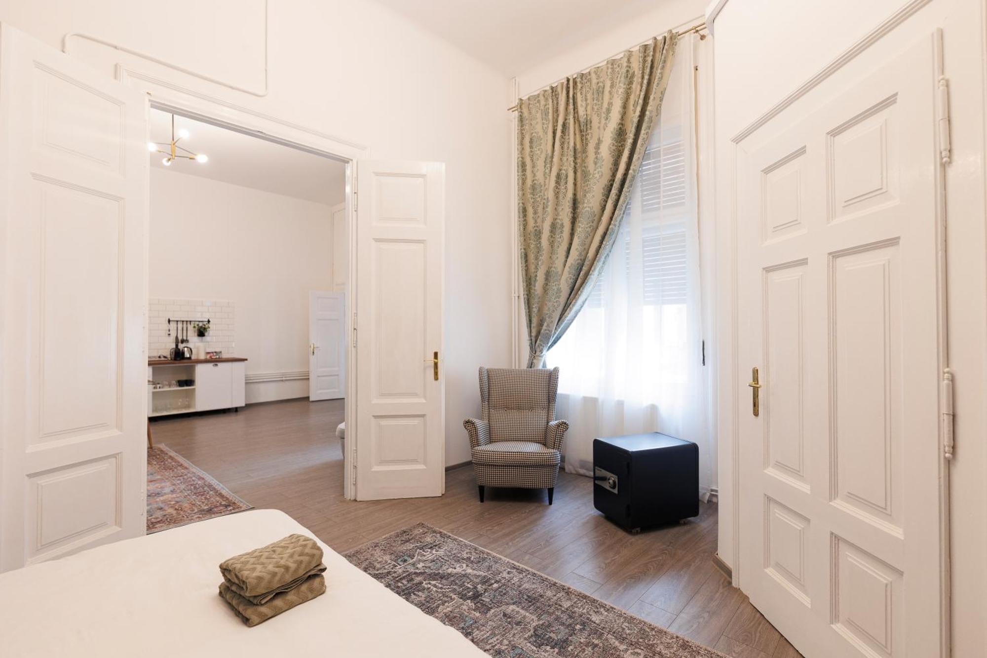 טימישוארה Hidden Gem In The Hearth Of Historical City Center מראה חיצוני תמונה